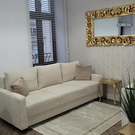 Jaracza 28/7 アパート *