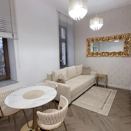 Jaracza 28/7 * スウプスク