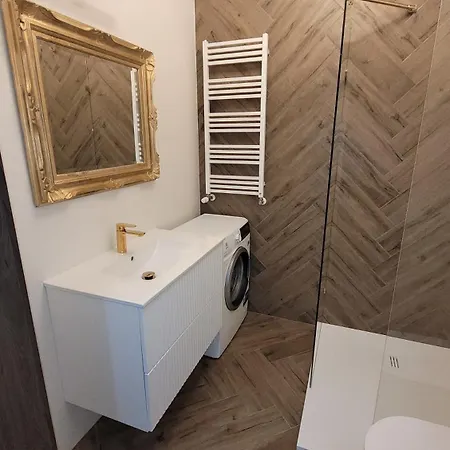 Jaracza 28/7 アパート *