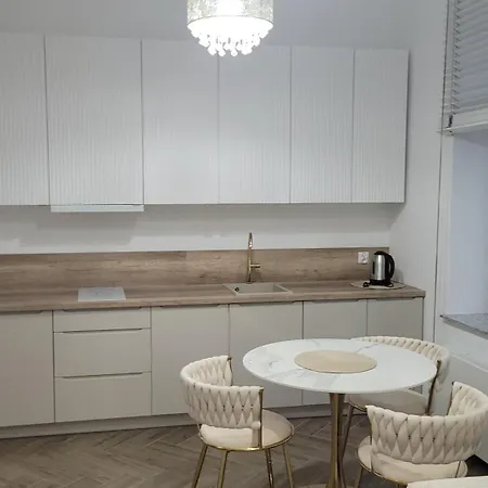 Jaracza 28/7 * スウプスク